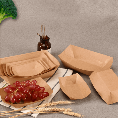 коричневый одноразовый поднос для еды из крафт-бумаги
